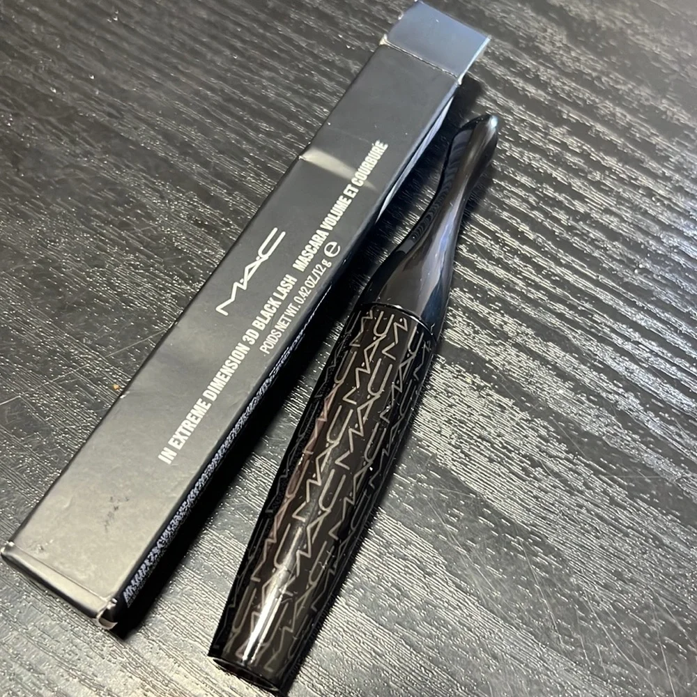 💕🍭Mac In Extreme Dimension 3D Black Mascara